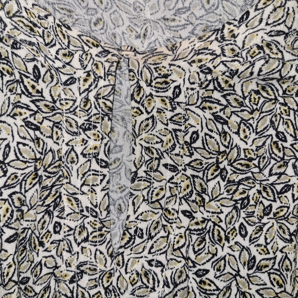 Flowy Blouse - Picture 7 of 9